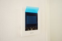 防犯性、セキュリティ対策に安心できるテレビモニター付きインターフォンです。セールスマン対策にもなり安心できます。