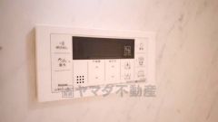 湯量・湯温の設定、そして保温までワンタッチのフルオートバス。便利な追い炊き機能付きです。