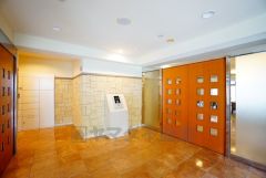エントランス内に管理人室があると、不審者の侵入防止につながります。さらにオートロック付きで、防犯性アップ。