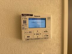 おいだき機能つきなのでお風呂に入る時間が異なるご家庭には嬉しいですね。ボタン一つで快適で便利な生活が＾＾