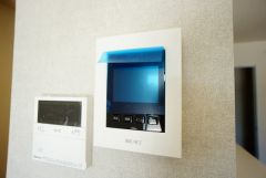 防犯性、セキュリティ対策に安心できるテレビモニター付きインターフォンです。セールスマン対策にもなり安心できます。