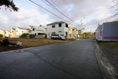 住人以外の車の進入も少なく、小さなお子様を持つご家庭にも安心です。