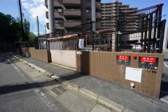 しっかりと扉の閉まるゴミ置き場。ゴミが散らかる心配もありません。