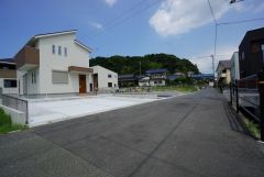 住人以外の車の進入も少なく、小さなお子様を持つご家庭にも安心です。