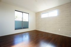 ご夫婦お二人のプライベートシーンを演出する寝室は、大容量のウォークインクローゼット付き。