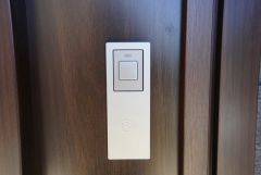 お子様を抱っこしながら簡単に開けられるのが便利なスマートキー。