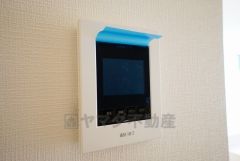 防犯性、セキュリティ対策に安心できるテレビモニター付きインターフォンです。セールスマン対策にもなり安心できます。