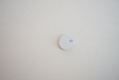 火災報知器が設置されていることで、火災の発生をいち早く感知し、就寝中や留守中でも素早く危険を知らせてくれるため、家族の安全を確保し被害を最小限に抑えられます。