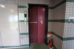 重い荷物を運ぶのにも便利なエレベーター付です。