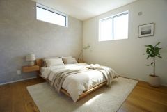 家具はイメージです。寛ぎの時間を紡ぎだす主寝室は、大型ベッドを置いても余裕の広さを確保しています。