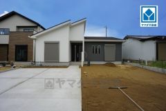 毎日のお買物に便利なルミエール福津店は徒歩12分。快適でゆとりのある生活空間で新生活を始めましょう^^