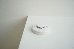 火災発生をいち早く知らせてくれる火災報知器は標準装備です。