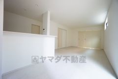 家族が集まる開放的なリビング。思い思いの時間を過ごしたり、家族みんなで食事をしたり、素敵な団らんの場になりますね＾＾