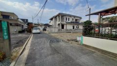 現地（2025年11月26日）撮影。大型車の通行が少なく、騒音や振動が少ないので静かで快適な生活を送れます。