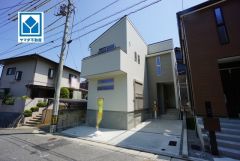 1号棟。4LDK＾＾全居室収納スペース付き＾＾最新の設備で気持ちの良い新生活を送りませんか＾＾お問い合わせお待ちしております＾＾