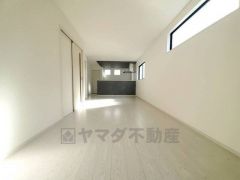 断熱性能の窓ガラスを採用。省エネ、光熱費カットにも貢献します。夏は涼しく、冬は暖かく快適に過ごせますよ＾＾