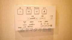 温水、暖房、ウォシュレット付の高機能トイレです。