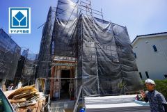 現地（20255月8日）撮影。 土井駅徒歩6分、都心へのアクセス良好。スーパーやコンビニなども近く周辺環境充実。快適でゆとりのある生活空間で新生活を始めましょう^^