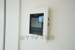 防犯性、セキュリティ対策に安心できるテレビモニター付きインターフォンです。セールスマン対策にもなり安心できます。