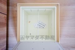 キッチンにある床下収納は、居住スペースを減らさずに買い置きの調味料や非常食などを保管することができます。