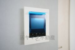 防犯性、セキュリティ対策に安心できるテレビモニター付きインターフォンです。セールスマン対策にもなり安心できます。