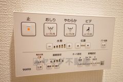 温水、暖房、ウォシュレット付の高機能トイレです。