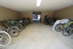 屋根付き駐輪場なので、雨の日も自転車を安心して保管できます。通勤・通学に自転車を使う方にも便利です＾＾