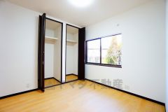 家族が集まる開放的なリビング。約19帖の大空間で毎日のお食事が楽しみです。思い思いの時間を過ごしたり、家族みんなで食事をしたり、素敵な団らんの場になりますね＾＾