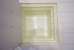 同仕様写真。キッチンに床下収納があります。長期保存ができるもの、調理器具、防災グッズを入れておくのもいいですね。