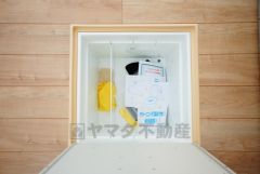 キッチンにある床下収納は、居住スペースを減らさずに買い置きの調味料や非常食などを保管することができます。