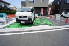 駐車スペースはゆとりある3台分を確保。マイカー用に、お客さま用に、余裕を持ってご利用いただけます。