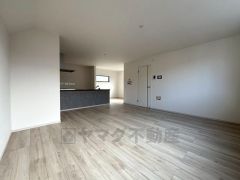 21帖の広々LDKには大きめのダイニングテーブルもらくらく設置出来ます。