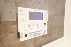 湯量・湯温の設定、そして保温までワンタッチのフルオートバス。便利な追い炊き機能付きです。