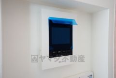 防犯性、セキュリティ対策に安心できるテレビモニター付きインターフォンです。セールスマン対策にもなり安心できます。