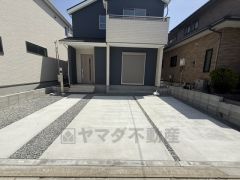 駐車スペースはゆとりある2台分を確保。マイカー用に、お客さま用に、余裕を持ってご利用いただけます＾＾