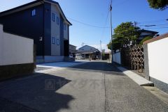住人以外の車の進入も少なく、小さなお子様を持つご家庭にも安心です。