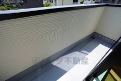 陽当たりの良いバルコニーです。お洗濯やお布団干しはもちろん、日光浴スペースにも。