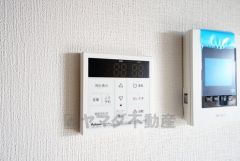 キッチン横からボタンひとつで操作が楽々。