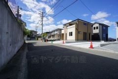 住人以外の車の進入も少なく、小さなお子様を持つご家庭にも安心です。