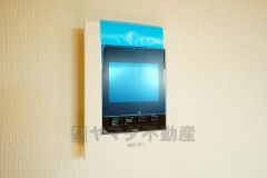 防犯性、セキュリティ対策に安心できるテレビモニター付きインターフォンです。セールスマン対策にもなり安心できます。