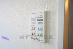 雨の日の洗濯も安心できる浴室暖房乾燥機付き浴室。リモコンで操作もボタン1つで簡単。