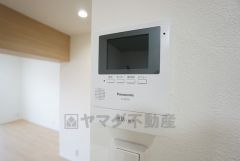 防犯性、セキュリティ対策に安心できるテレビモニター付きインターフォンです。セールスマン対策にもなり安心できます。