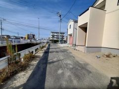 大型車の通行が少なく、騒音や振動が少ないので静かで快適な生活を送れます。