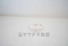 火災発生をいち早く知らせてくれる火災報知器は標準装備です。