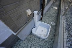 お車の洗車や外壁のお掃除をする際に便利な外水栓。