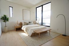 家具はイメージです。寛ぎの時間を紡ぎだす主寝室は、大型ベッドを置いても余裕の広さを確保しています。