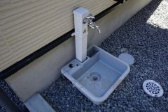 お車の洗車や外壁のお掃除をする際に便利な外水栓。