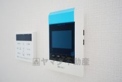 防犯性、セキュリティ対策に安心できるテレビモニター付きインターフォンです。セールスマン対策にもなり安心できます。