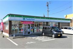 ファミリーマート　トリアス久山