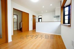 家族が集まる開放的なリビング。思い思いの時間を過ごしたり、家族みんなで食事をしたり、素敵な団らんの場になりますね＾＾